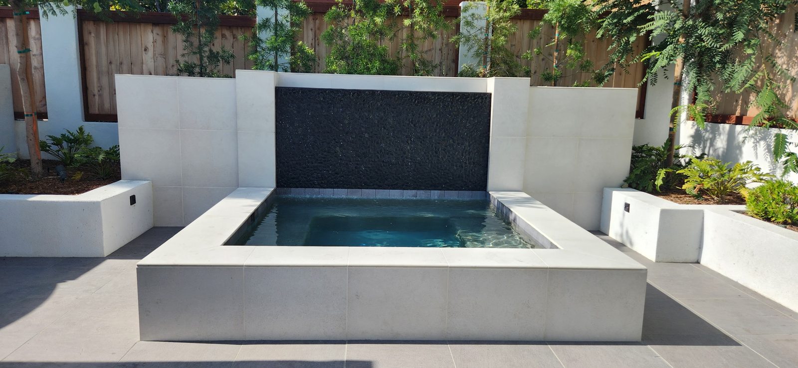 Boussebaa Residence, Del Mar &mdash; Raised spa with a dark mosaic finish